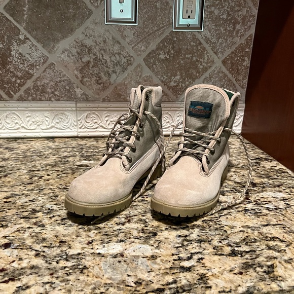 NWOT Wolverine Wilderness Tan Suede Hiking Boots Woman's Size 7.5 Vintage! - Picture 8 of 16